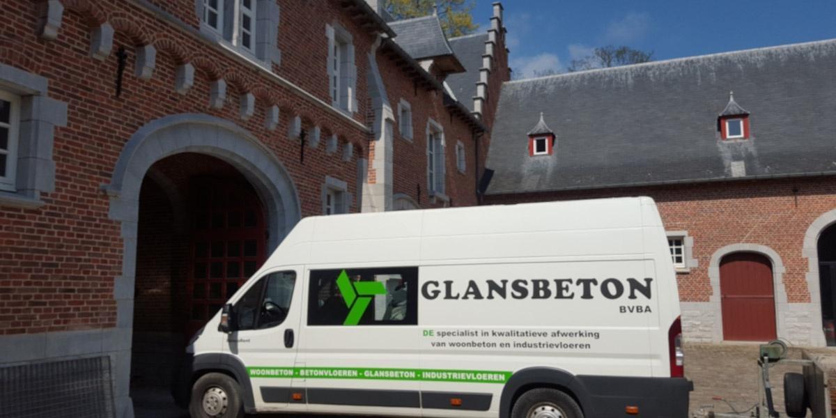 Een betoncentrale levert stortklaar beton. Glansbeton werkt samen met diverse betoncentrales in België