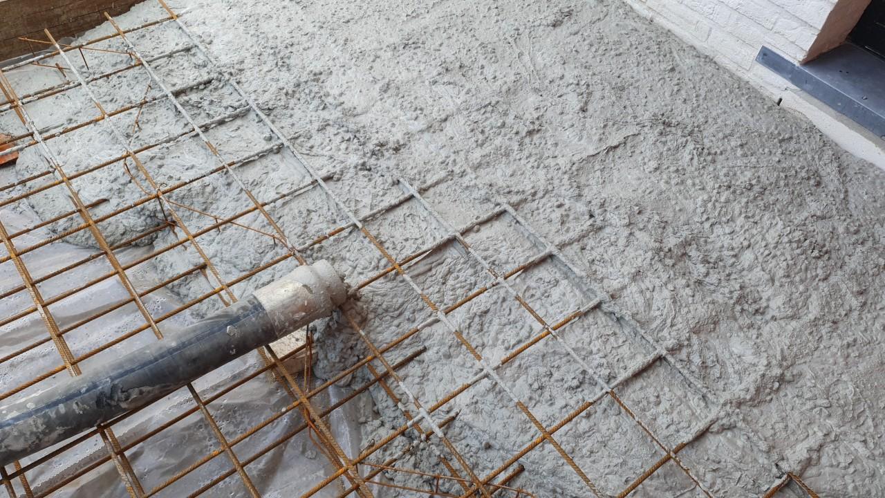 Oprit van beton storten
