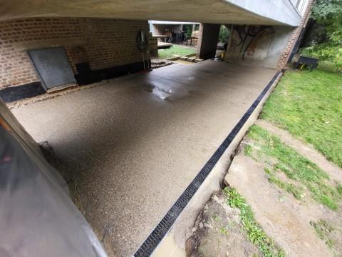 Uitgewassen beton voor een carport