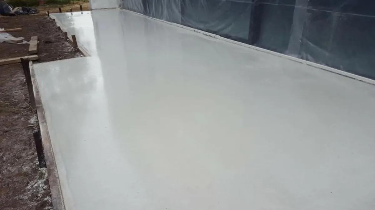 Witte beton vloer op terras