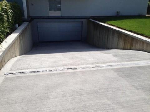 Geborsteld beton inrit