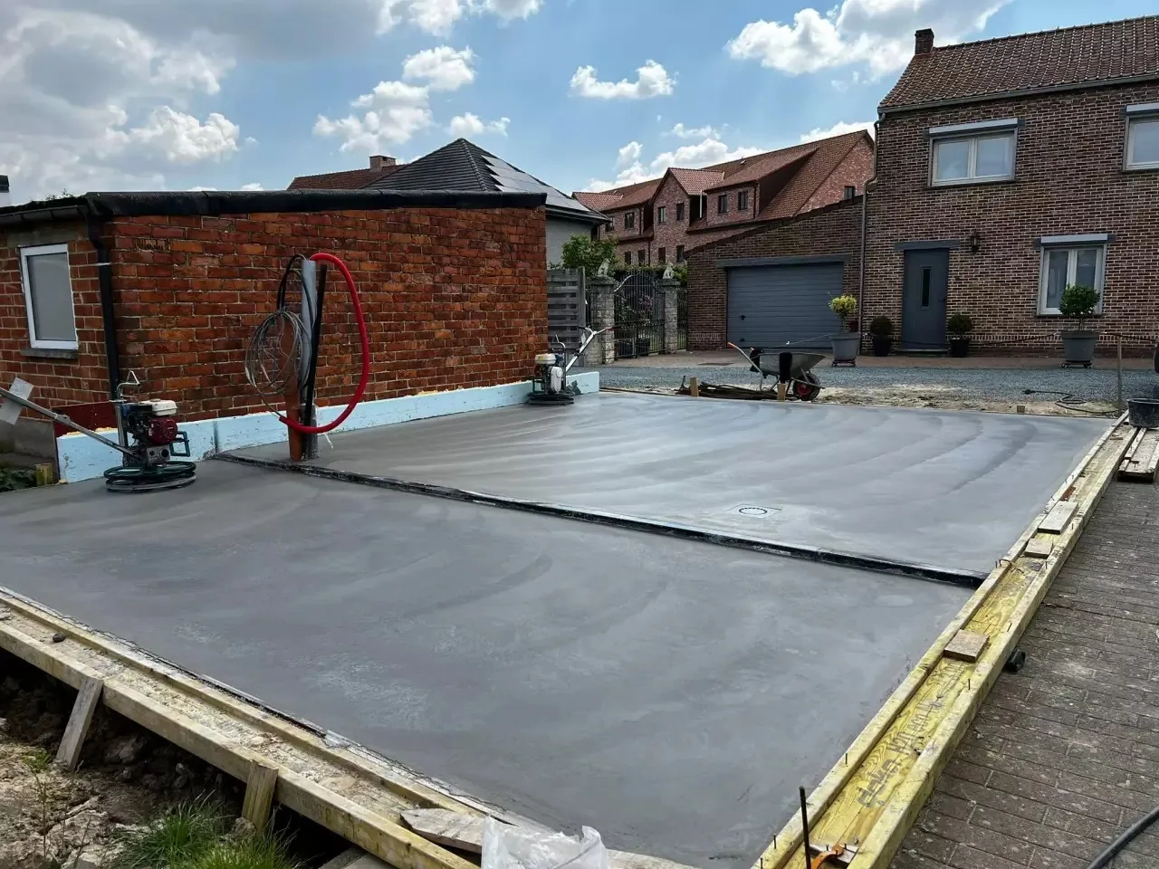 Een betonvloer in de garage