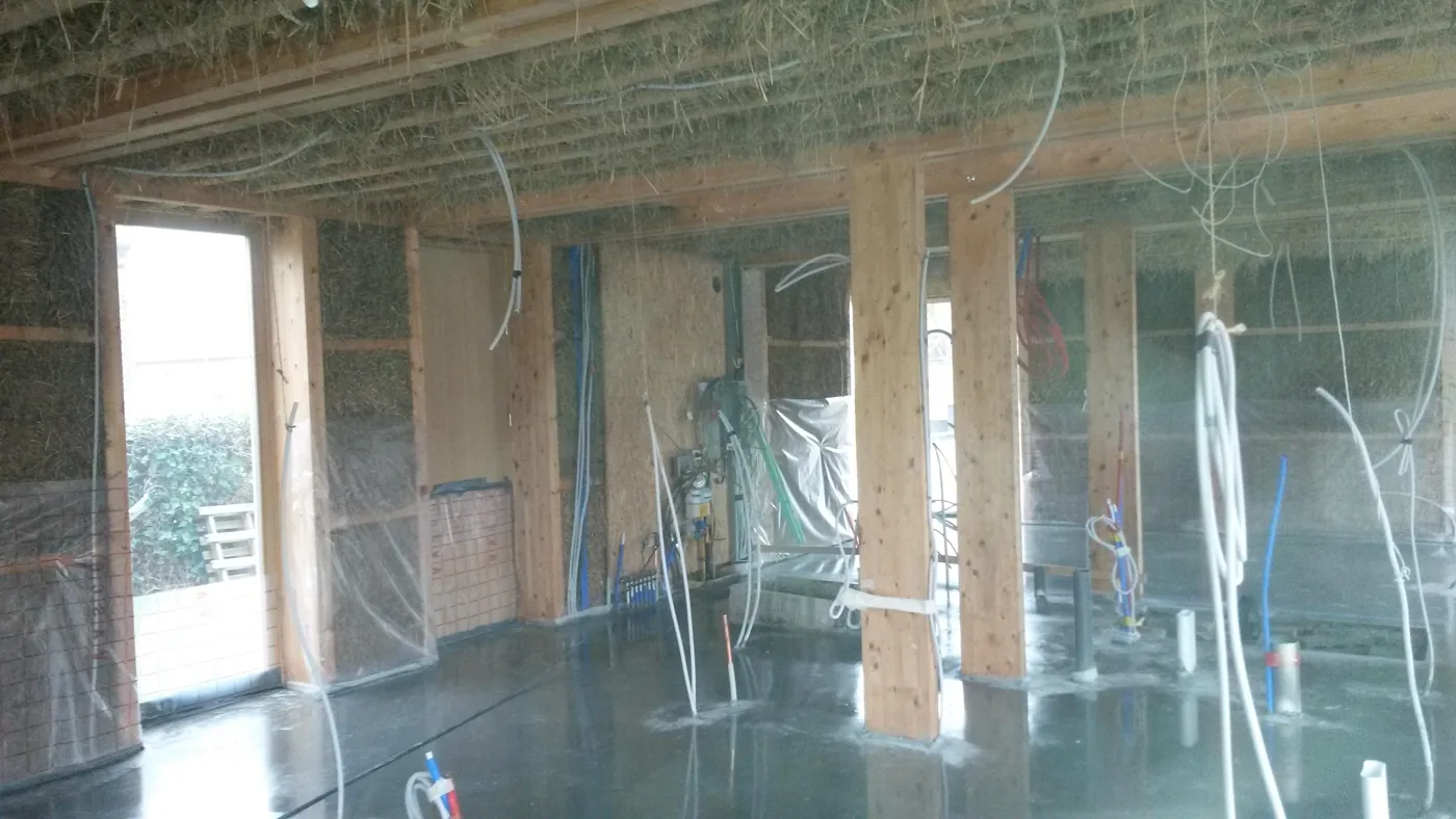 Woonbeton in een woning met stro-isolatie in Alt-Hoeselt